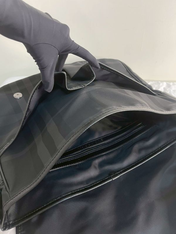 【分期0利率】BURBERRY 炭灰格紋郵差包 【99成新】 
