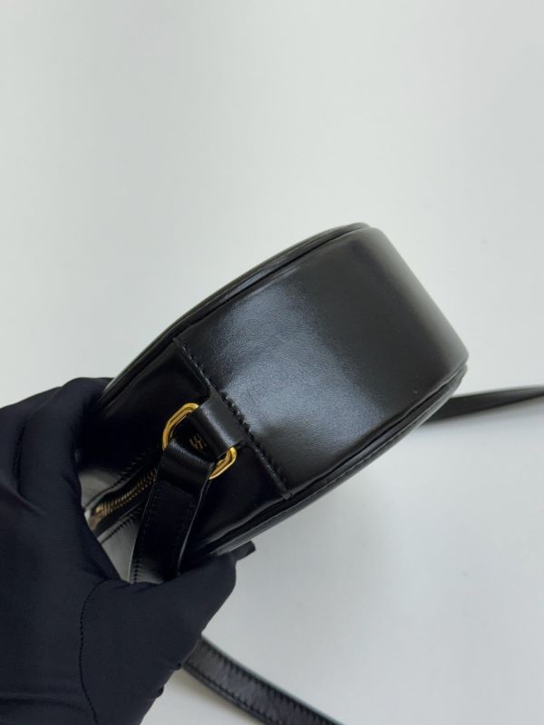 【95成新】CELINE CUIR TRIOMPHE OVAL 皮革大月餅包 