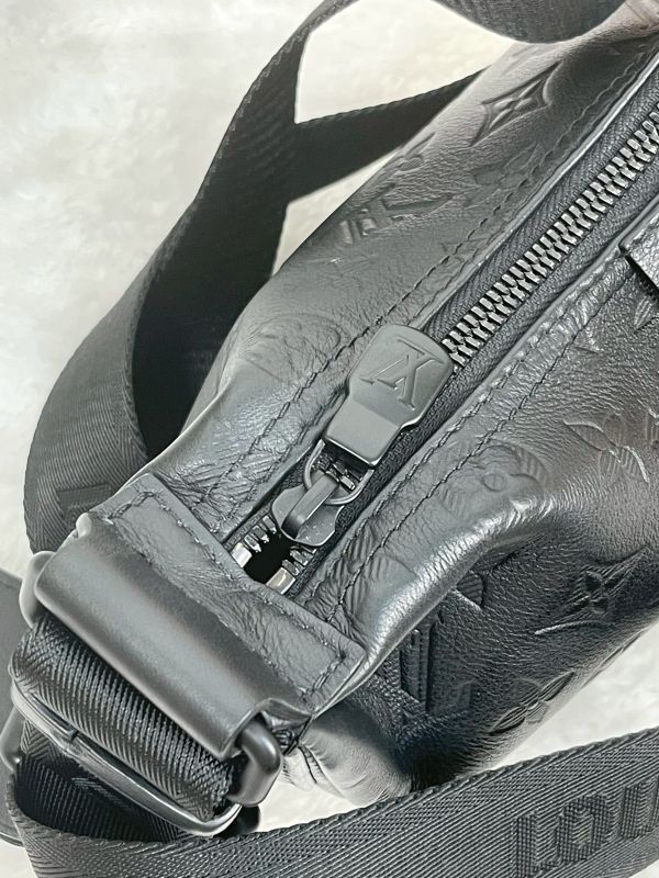 【分期0利率】LV  HAMAC BAG 黑壓紋胸包【95成新】 