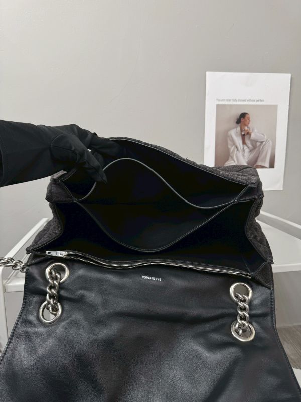 【分期0利率】BALENCIAGA CRUSH 绗縫牛仔沙漏包 中號【99成新】 