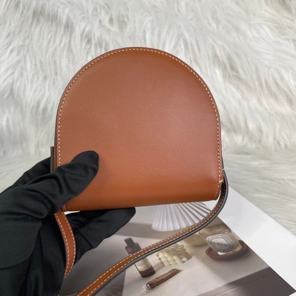 【95新】【12期0利率】CELINE 平滑小牛皮CUIR TRIOMPHE迷你BESACE  小胖包 