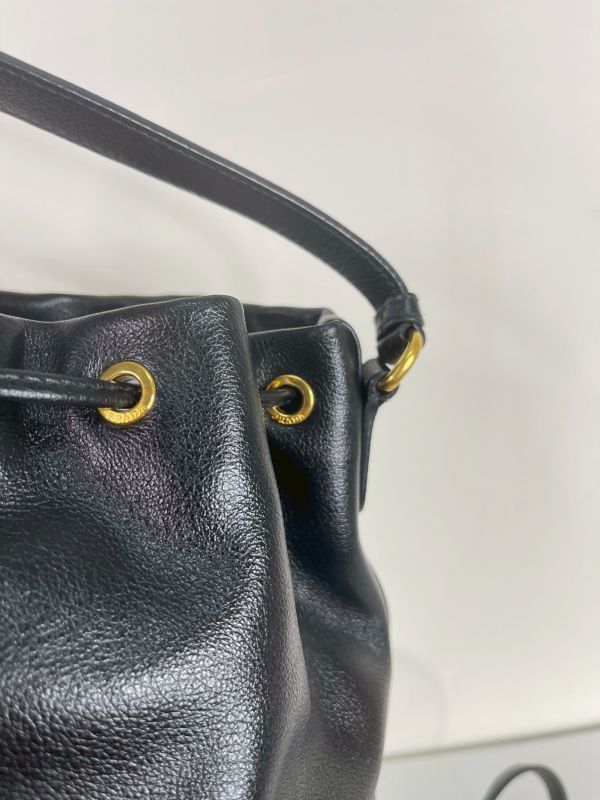 【分期0利率】PRADA 皮革水桶包【未使用閒置品】 