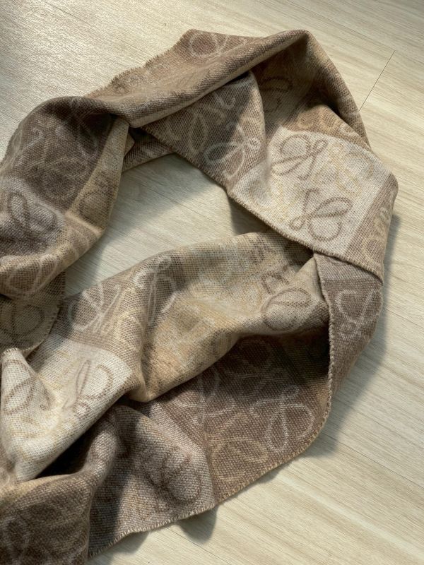 【未使用閒置品】LOEWE 羊毛老花圍巾 
