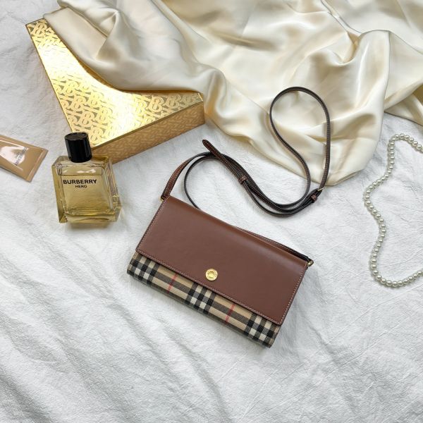 【12期0利率】BURBERRY 全皮翻蓋內裡格紋WOC【95成新】 