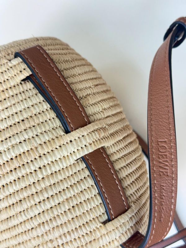 【9成新】LOEWE Beehive 草編水桶包 