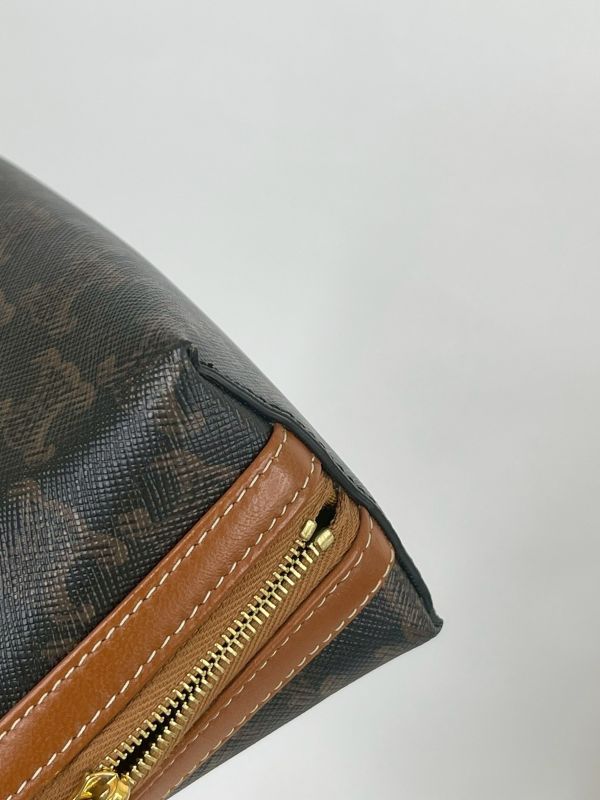 【分期0利率】CELINE TRIOMPHE貝殼包【95成新】 