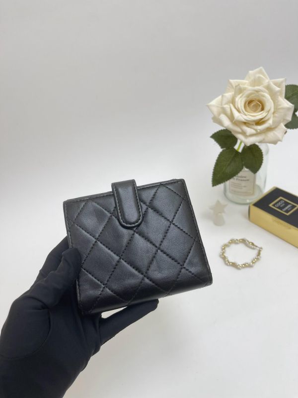 【9成新】CHANEL 菱格紋雙折短夾 