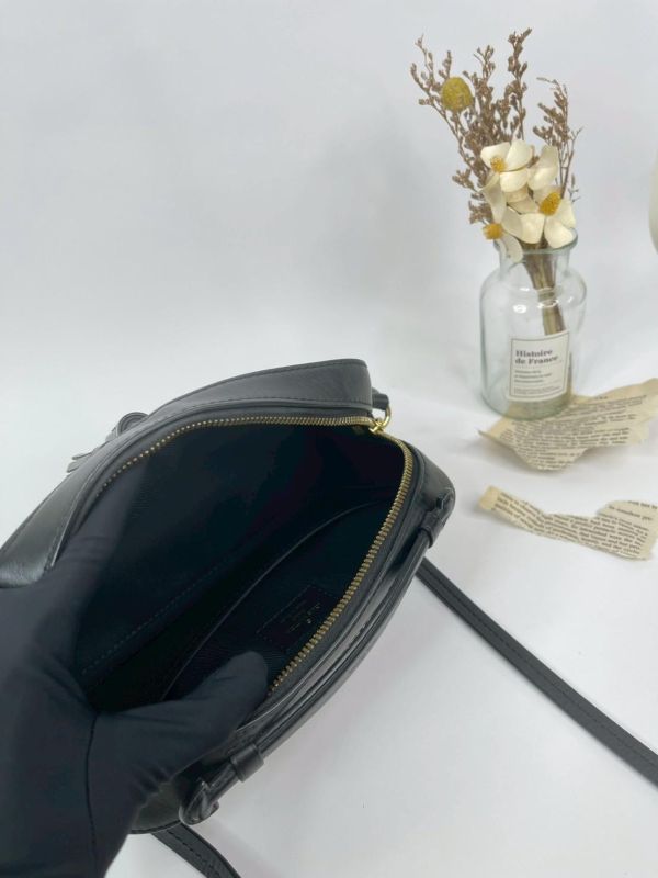 【9成新】LV saintonge老花流蘇相機包-黑 