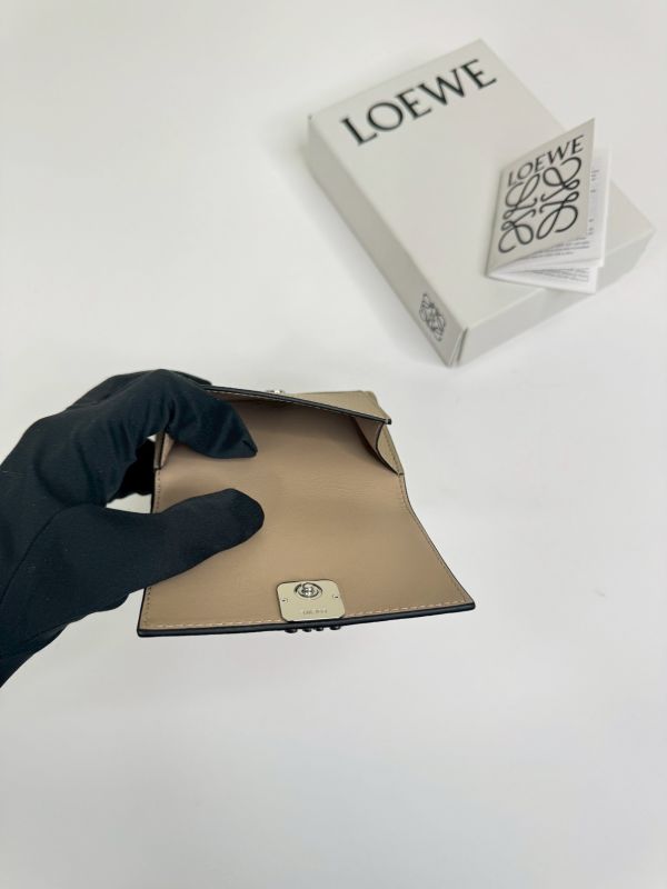 【分期0利率】LOEWE Anagram 卵石紋小牛皮三折錢包【全新品】 