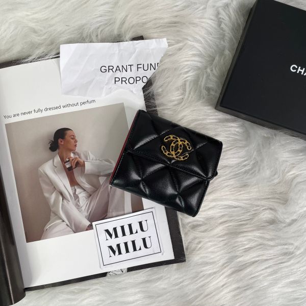 【9.5成新】【12期0利率】Chanel 19羊皮三折短夾 黑/金 