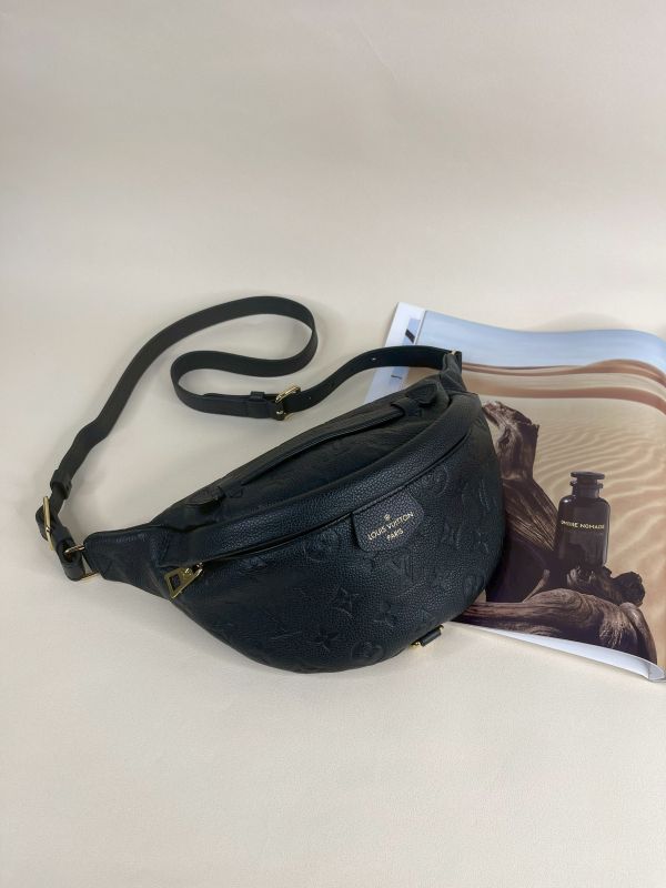 【分期0利率】LV Empreinte皮革黑拉鍊腰包【95成新】 