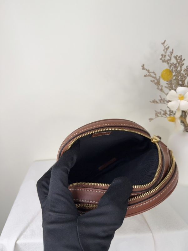 【分期0利率】BURBERRY  Louise 徽標圖案棉質圓餅包【95成新】 