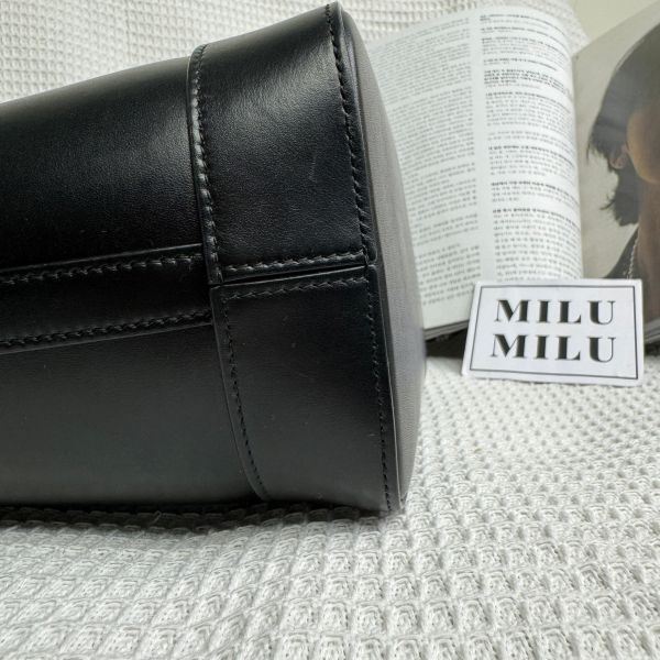 【9成新】【12期0利率】CELINE CUIR TRIOMPHE 小型 BUCKET 水桶包(免費附贈內膽包) 