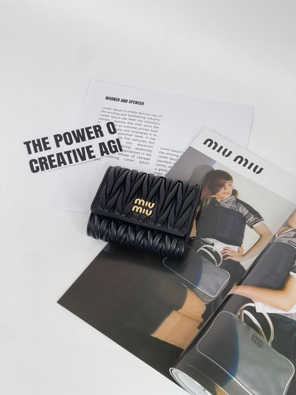 【99成新】MIUMIU Matelassé 納帕皮革短銀包 