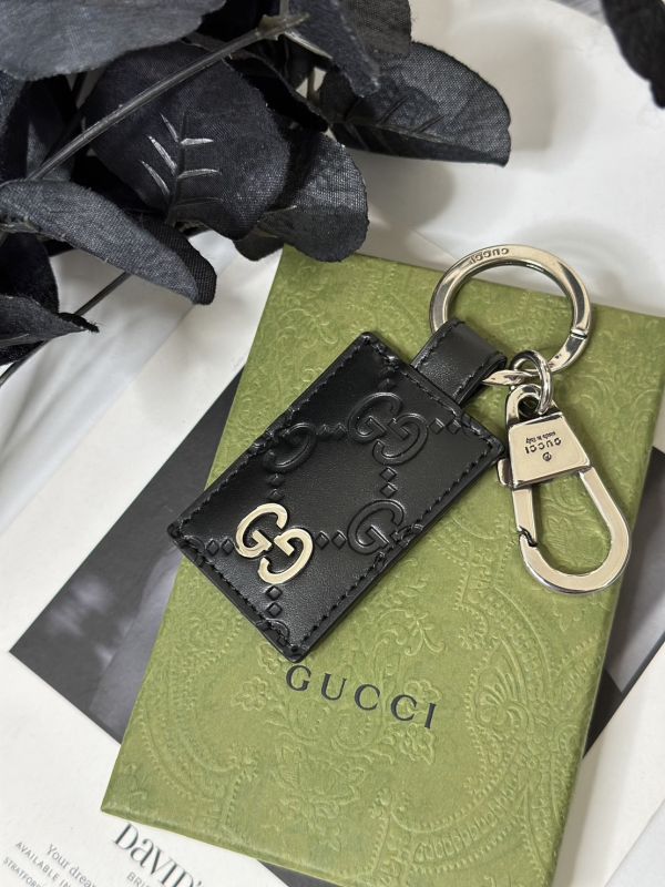 【6期0利率】GUCCI Signature壓印皮革鑰匙圈 