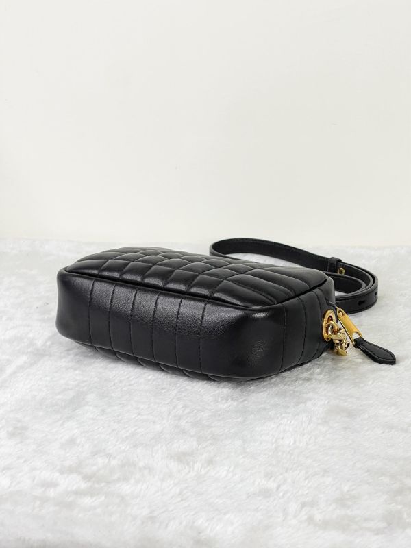 【95成新】BURBERRY Lola 羊皮縫線迷你斜背相機包 