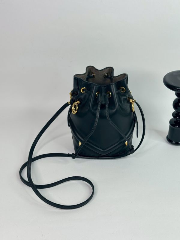 【分期0利率】FENDI Mon Treso 小牛皮水桶包【9成新】附贈原價17200老花提把 