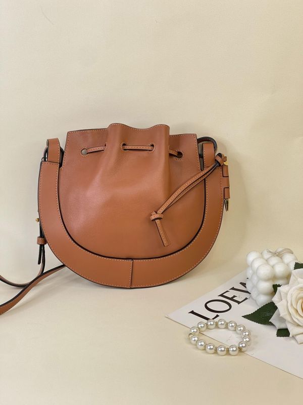 【9成新】LOEWE HORSEHOE 馬蹄造型斜背包 