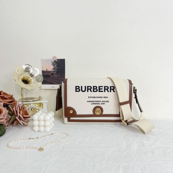 【12期0利率】BURBERRY HORSEFERRY 印花帆布斜背包【95成新】 