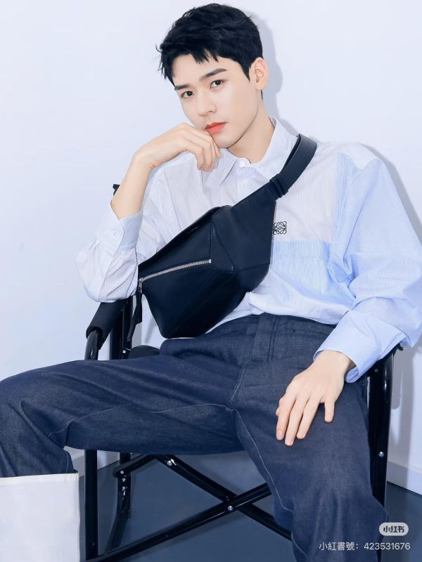 【95成新】LOEWE 小牛皮PUZZLE EDGE腰包小號 