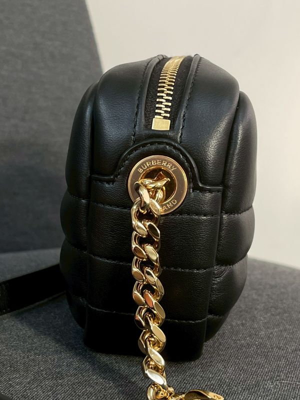 【分期0利率】BURBERRY Lola 羊皮縫線迷你斜背相機包【95成新】 