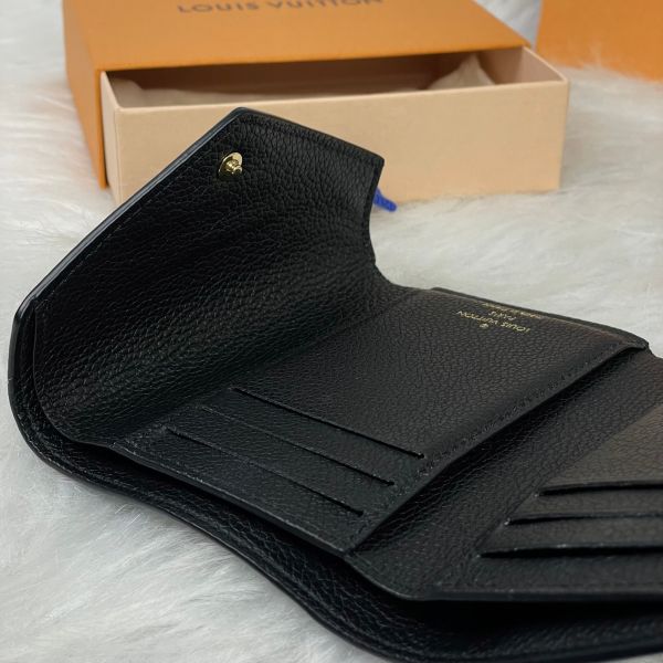 【9.5成新】【12期0利率】LV 黑色皮革壓紋三折短夾黑色 
