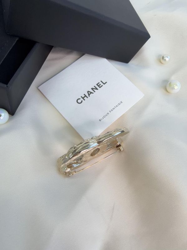 【全新品】CHANEL 25SS 麥穗樹葉浮雕雙C胸針 