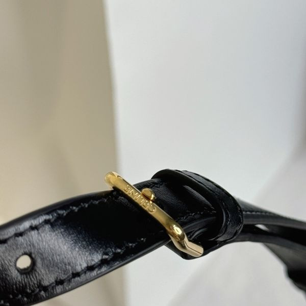 【分期0利率】CELINE CUIR TRIOMPHE OVAL 皮革大月餅包【9成新】 