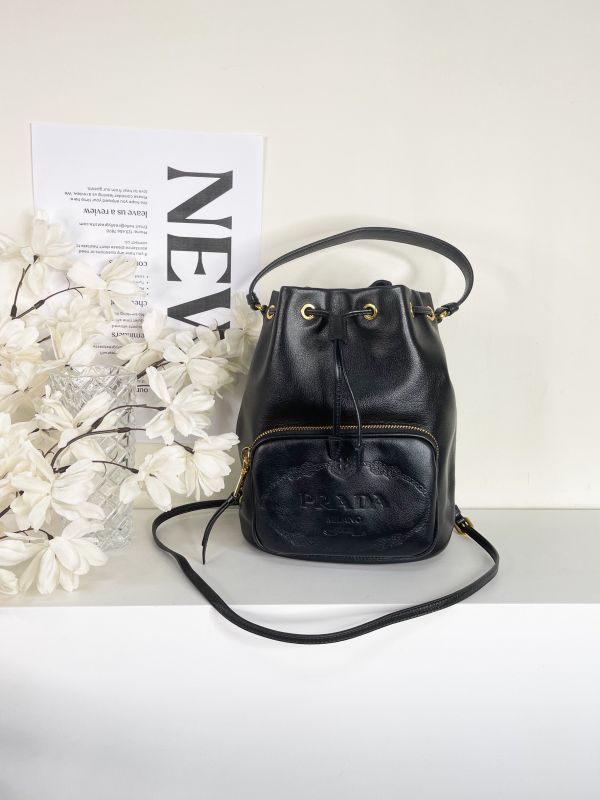 【分期0利率】PRADA 皮革水桶包【未使用閒置品】 