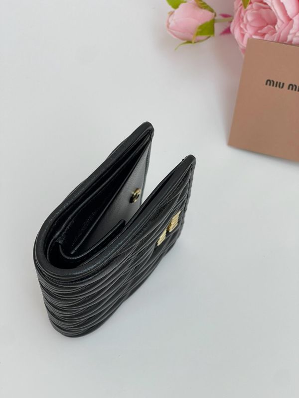 【全新品】MIUMIU Matelassé 對開短夾 