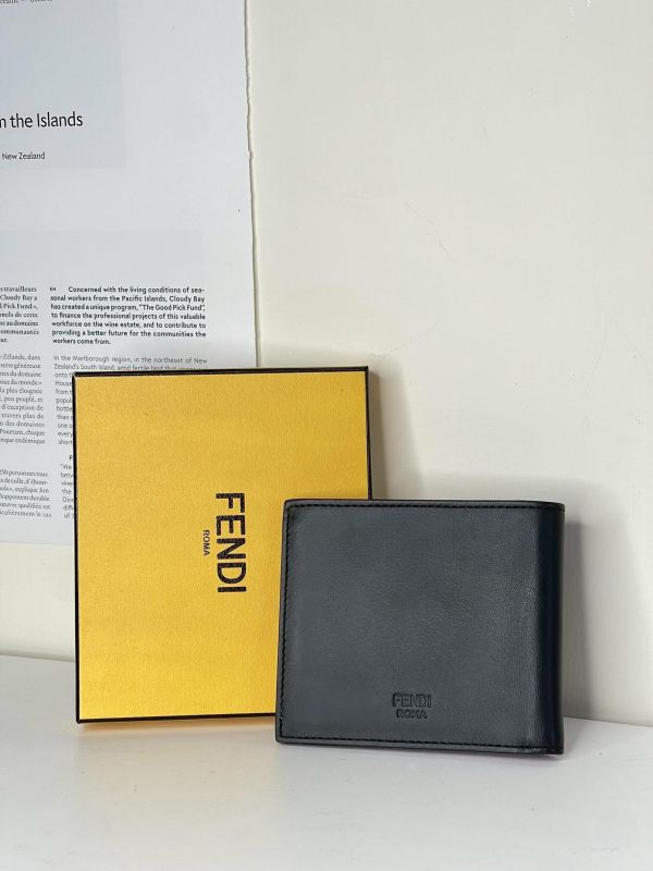 【95成新】FENDI MONSTER 8卡短夾 