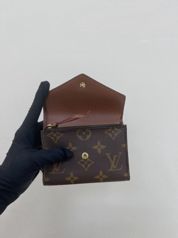 【未使用閒置品】 LV VICTORINE 老花三折短夾 