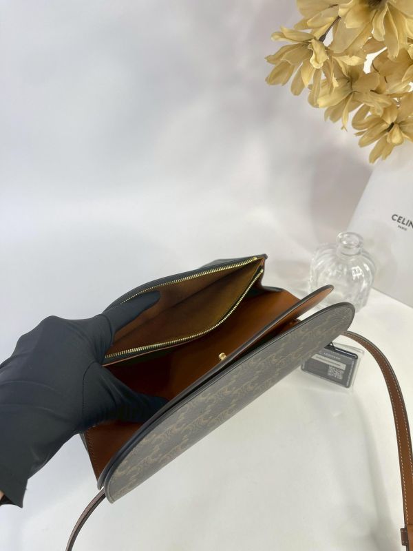 【全新品】CELINE TRIOMPHE凱旋門 STRAP WOC 