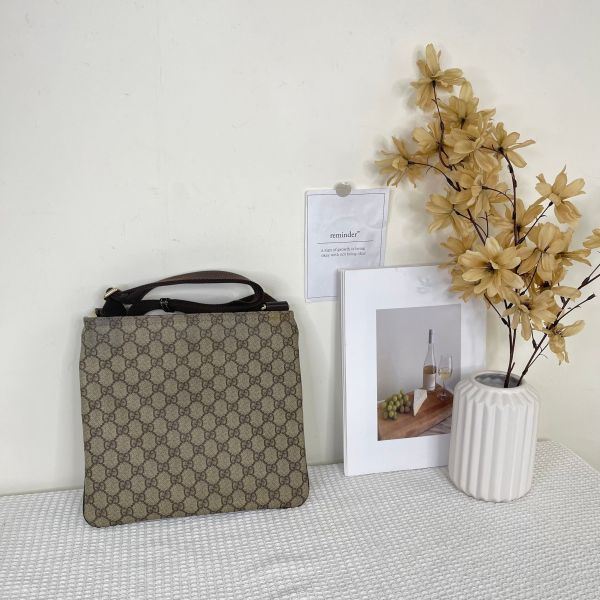 【12期0利率】Gucci 經典雙G緹花防水PVC扁式斜背包【9成新】 