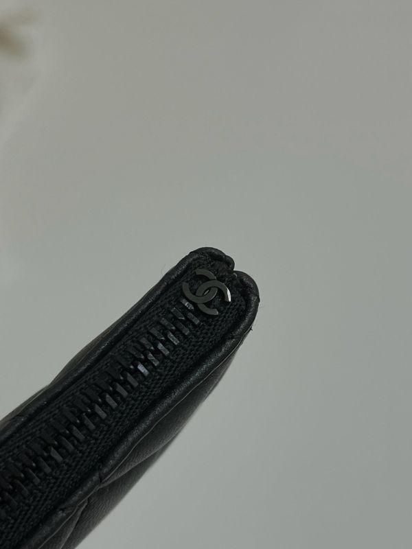 【未使用閒置品】CHANEL 菱格紋拉鍊手拿包 