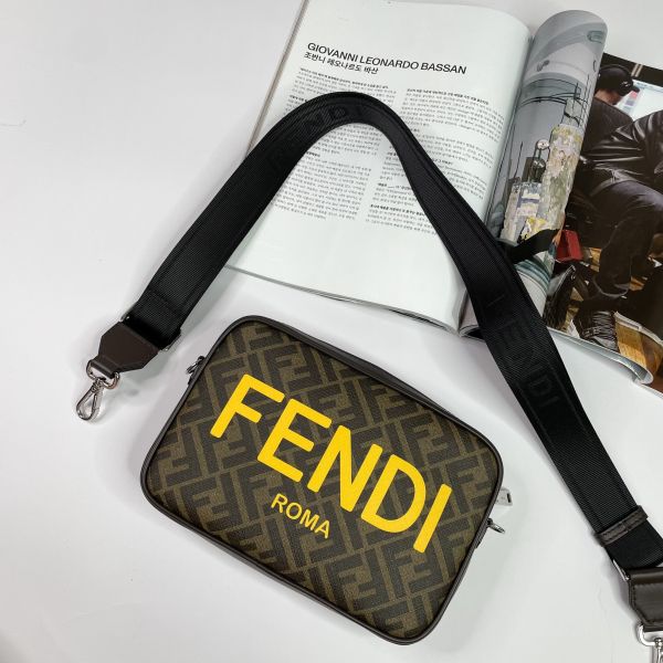 【12期0利率】【全新品】FENDI FF老花拼色側背拉鍊相機包【現金價】 