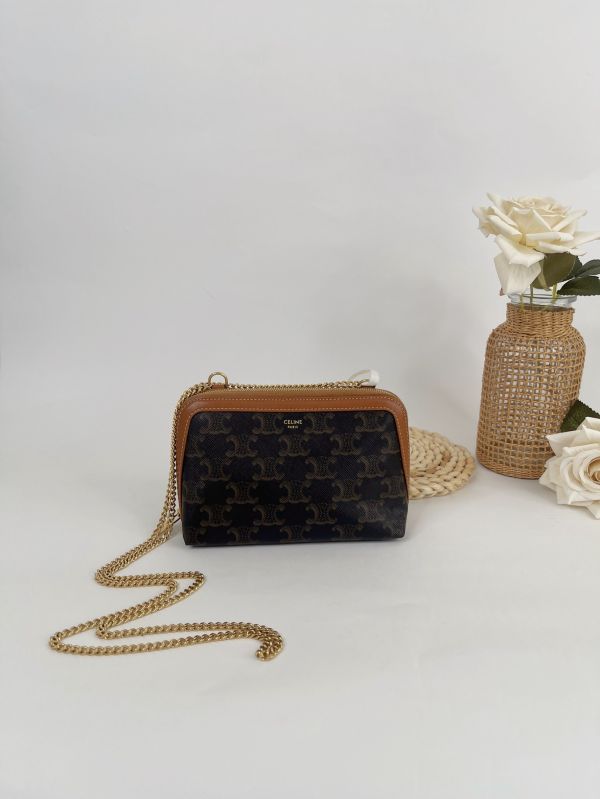 【分期0利率】CELINE TRIOMPHE貝殼包【95成新】 