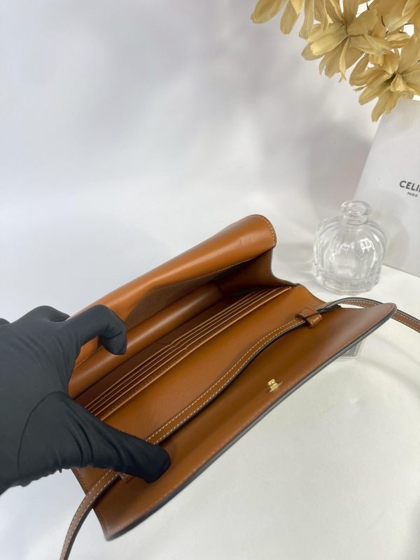 【全新品】CELINE TRIOMPHE凱旋門 STRAP WOC 