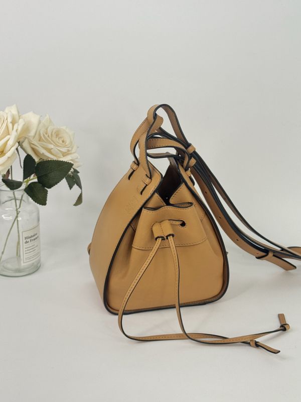 【9成新】LOEWE Mini Hammock 小牛皮 