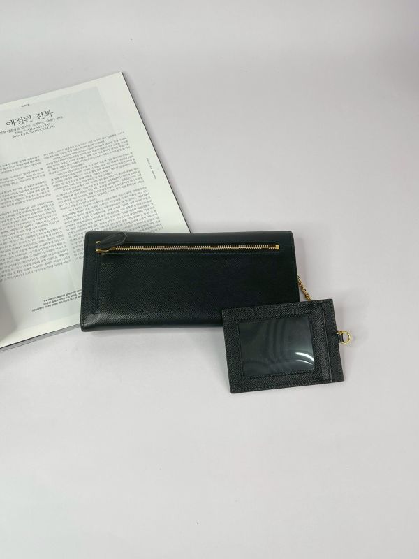 【分期0利率】PRADA 浮雕LOGO 防刮信封長夾【85成新】 