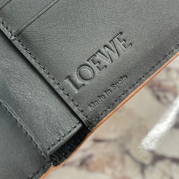 【12期0利率】LOEWE PUZZLE小牛皮雙折8卡短夾【95成新】 