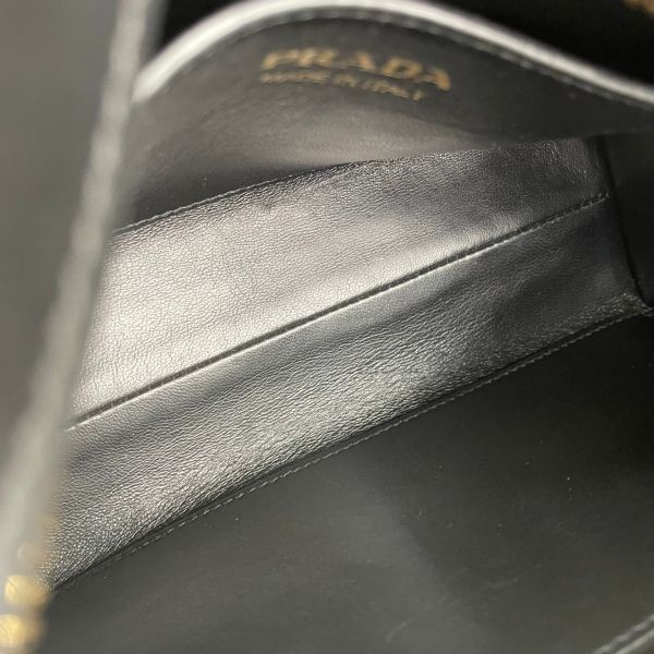 【12期0利率】PRADA 浮雕LOGO防刮拼接斜背包【95成新】 