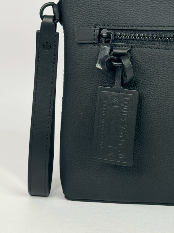 【全新品】LV Takeoff 隨身包 