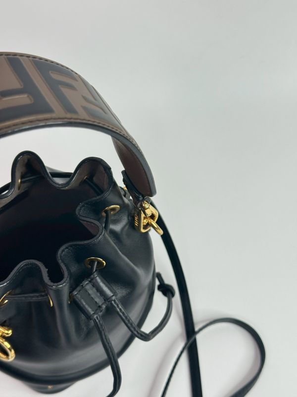 【分期0利率】FENDI Mon Treso 小牛皮水桶包【9成新】附贈原價17200老花提把 