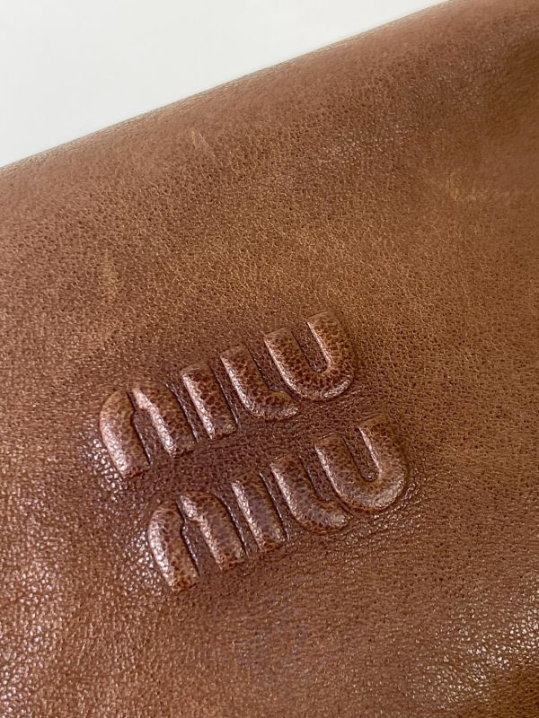 【9成新】MIUMIU 皮革飯盒包 