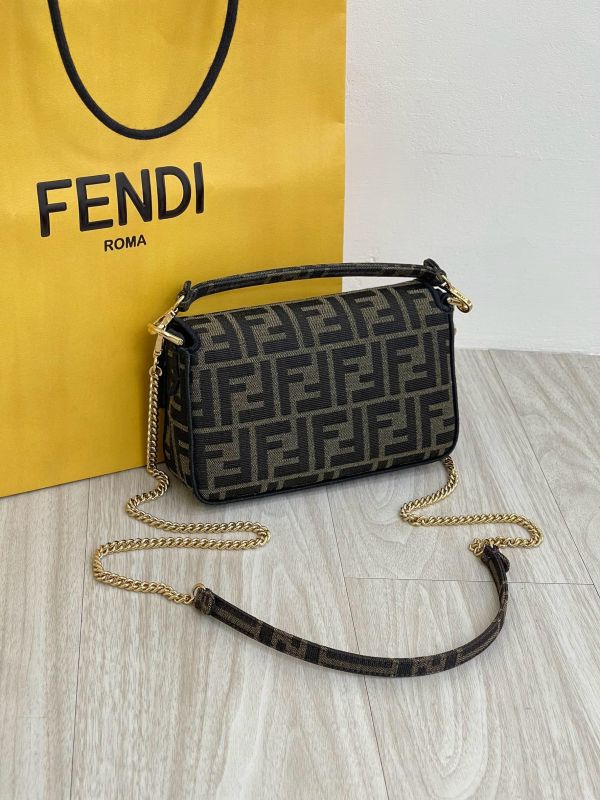 【95成新】FENDI 老花迷你法棍包 