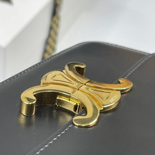 【12期0利率】CELINE TEEN TRIOMPHE亮澤牛皮革手袋【23年1月巴黎購證】【95成新】 