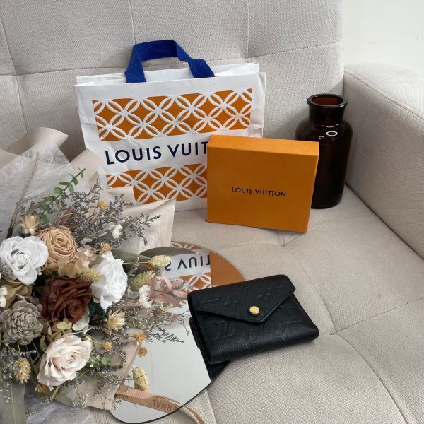 【95成新】【12期0利率】LV 黑色皮革壓紋三折短夾黑色 