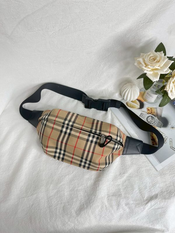 【分期0利率】BURBERRY Vintage格紋拉鍊胸包 【99成新】 