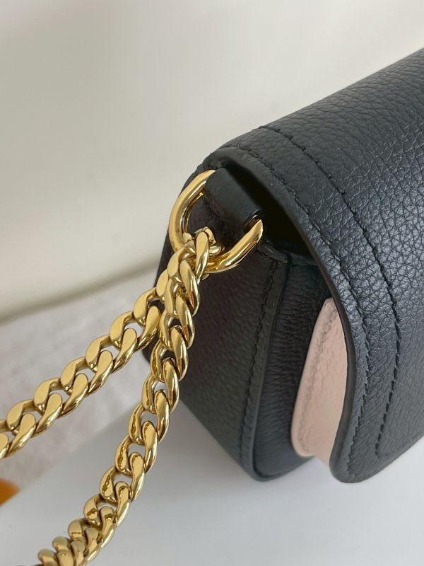 【分期0利率】LV LOCKME TENDER POCHETTE【99成新】 